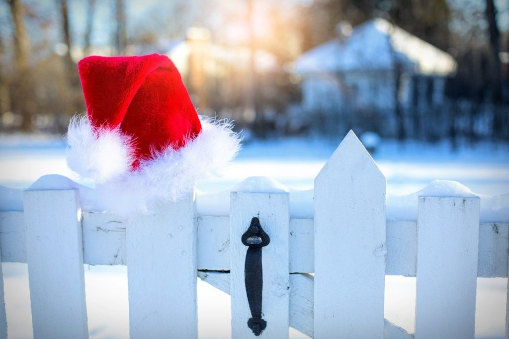 Holiday Light Ideas for Your Fence